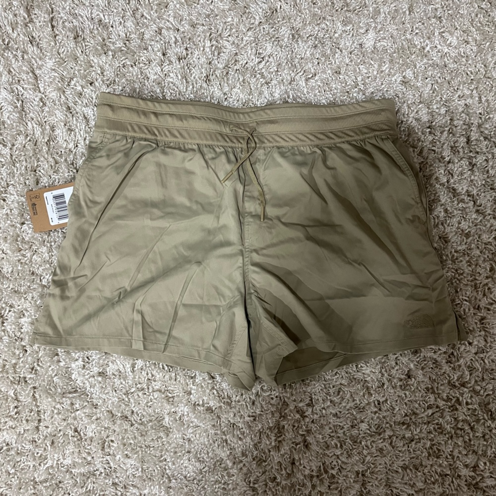 NWT The North Face Shorts - 1X